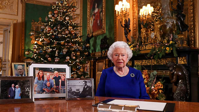 Η βασίλισσα Ελισάβετ θα περάσει τα Χριστούγεννα στο κάστρο του Windsor Η βασίλισσα Ελισάβετ θα περάσει τα Χριστούγεννα στο κάστρο του Windsor